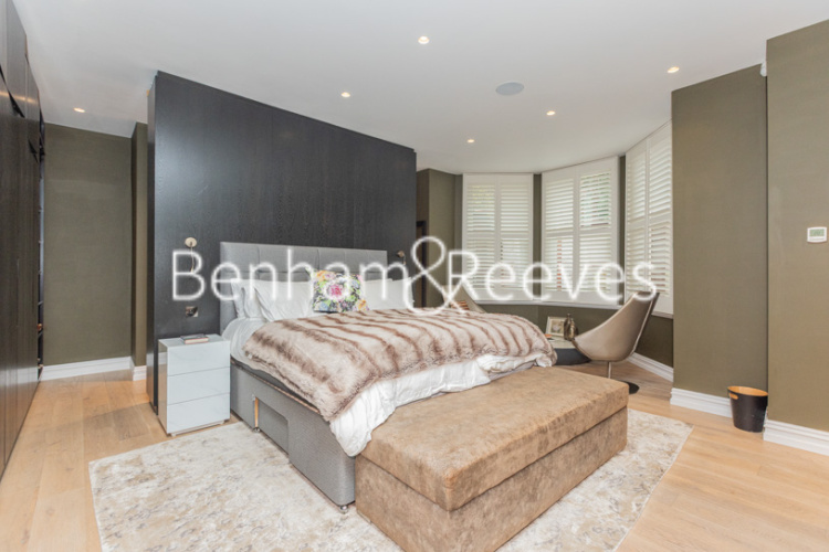 3  bedrooms flat to rent in Lyndhurst Gardens, Hampstead, NW3-image 4