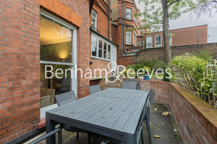 3  bedrooms flat to rent in Lyndhurst Gardens, Hampstead, NW3-image 6