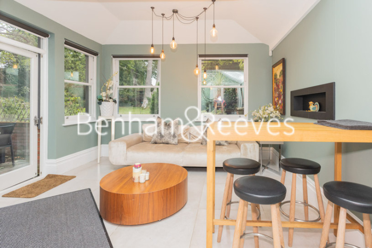 3  bedrooms flat to rent in Lyndhurst Gardens, Hampstead, NW3-image 14