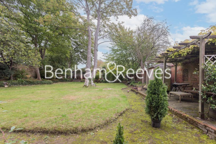 3  bedrooms flat to rent in Lyndhurst Gardens, Hampstead, NW3-image 16