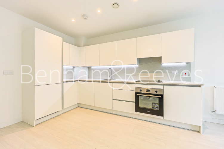 2  bedrooms flat to rent in Sparrowhawk Square, Hendon waterside, NW9-image 2
