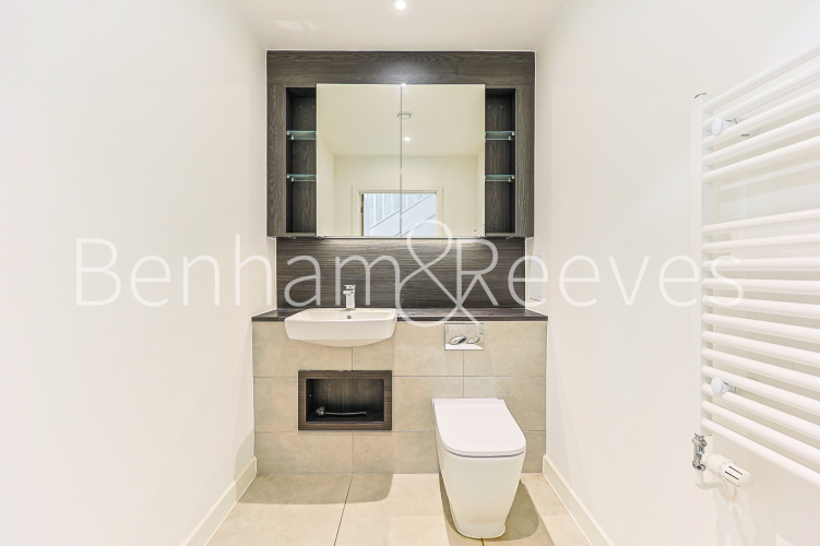 2  bedrooms flat to rent in Sparrowhawk Square, Hendon waterside, NW9-image 4