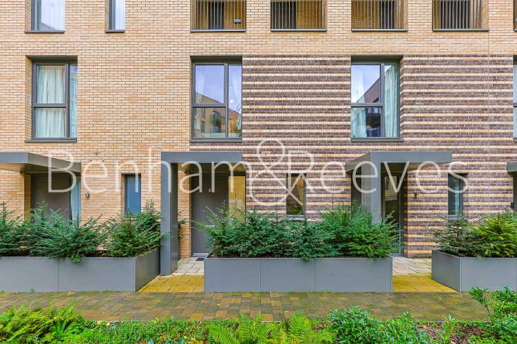 2  bedrooms flat to rent in Sparrowhawk Square, Hendon waterside, NW9-image 6