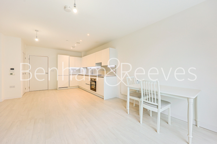 2  bedrooms flat to rent in Sparrowhawk Square, Hendon waterside, NW9-image 8