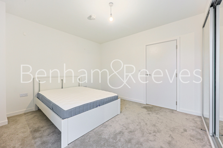 2  bedrooms flat to rent in Sparrowhawk Square, Hendon waterside, NW9-image 15