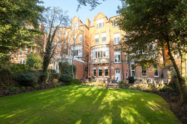 7  bedrooms house to rent in Chesterford Gardens, Hampstead, NW3-image 4