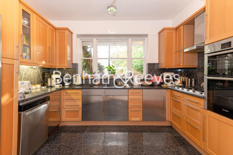 3 bedrooms flat to rent in King Henrys Road, Hampstead, NW3-image 2