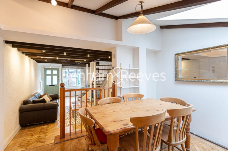 3 bedrooms flat to rent in Perrins lane, Hampstead, NW3-image 2