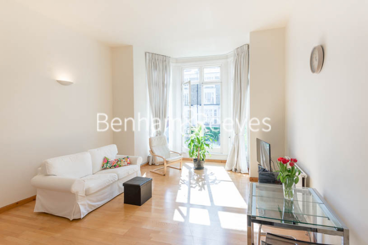 1  bedroom flat to rent in Upper Park Road, Belsize Park, NW3-image 1