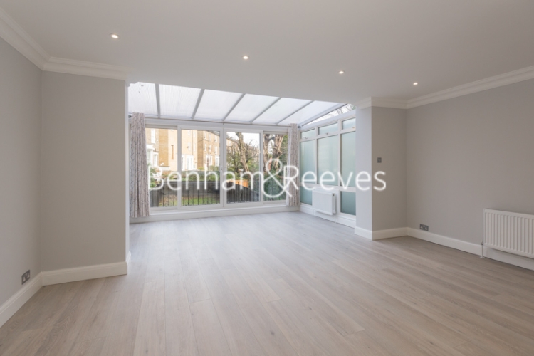 4  bedrooms house to rent in Harley Road, Hampstead, NW3-image 1