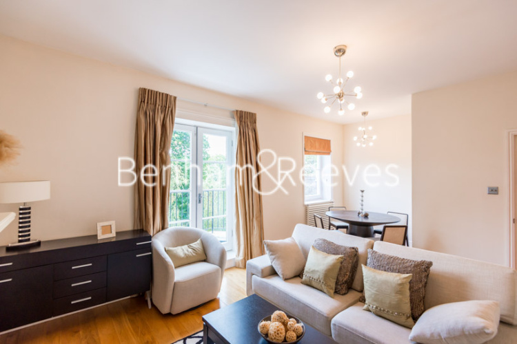 1 bedroom flat to rent in Well Walk, Hampstead, NW3-image 1