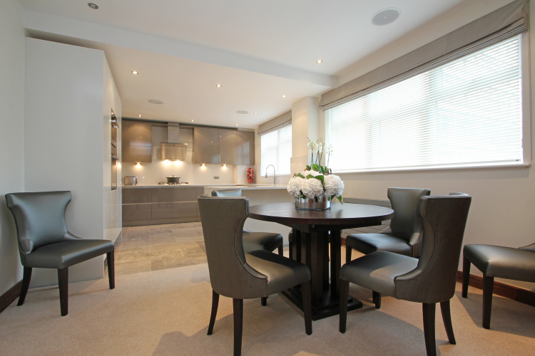3  bedrooms flat to rent in Kingston House South, Knightsbridge SW7-image 1