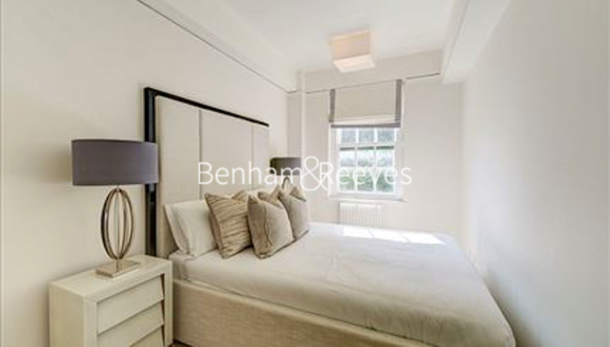 2  bedrooms flat to rent in Pelham Court, Fulham Road, Chelsea, SW3-image 3