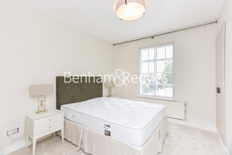 2  bedrooms flat to rent in St. George’s Court Brompton Road SW3-image 10
