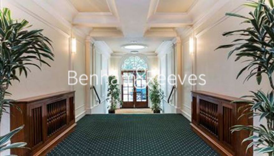 Studio flat to rent in Pelham Court, Chelsea SW3-image 3