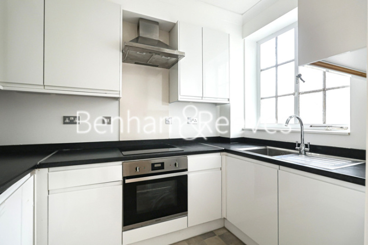 2  bedrooms flat to rent in St. George's Court, Brompton Road, SW3-image 2