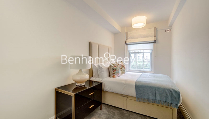 2  bedrooms flat to rent in Pelham Court, Fulham Road, Chelsea, SW3-image 4