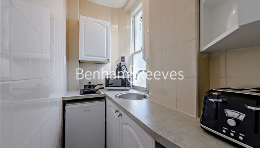 1 bedroom flat to rent in Hill Street, Mayfair, W1J-image 2