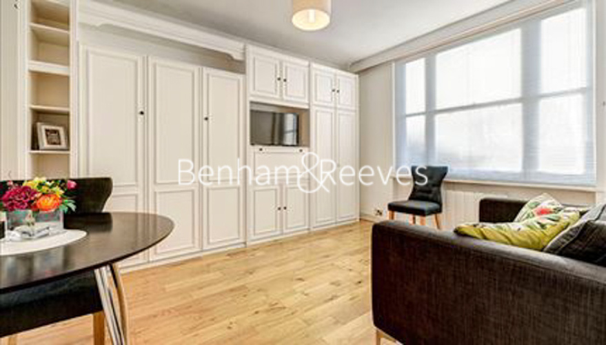 Studio flat to rent in Hill Street, Mayfair, W1J-image 1