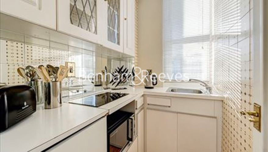 Studio flat to rent in Hill Street, Mayfair, W1J-image 2