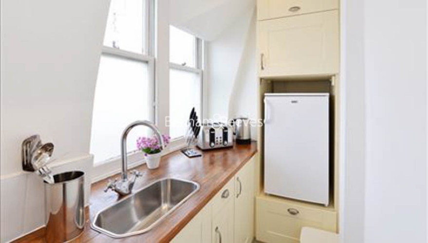 1 bedroom flat to rent in Hill Street, Mayfair, W1J-image 2