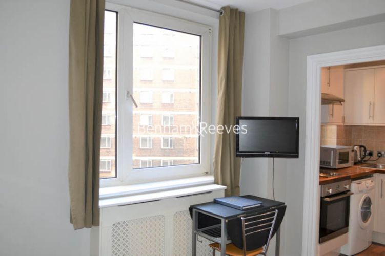 Studio flat to rent in Chelsea Cloisters, Chelsea, Sw3-image 2