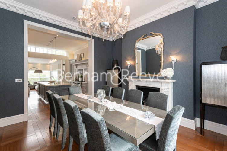 7  bedrooms house to rent in Thurloe Square, South Kensington, SW7-image 2