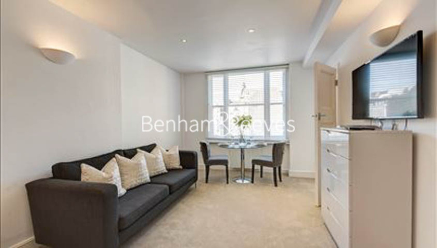 Studio flat to rent in Hill Street, Mayfair, W1J-image 1