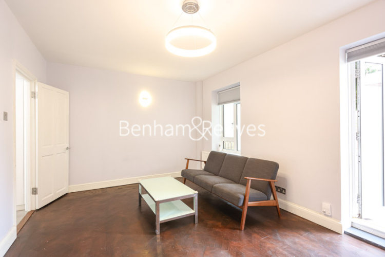 3 bedrooms flat to rent in Chelsea Manor Court, Chelsea Manor Street, SW3-image 1