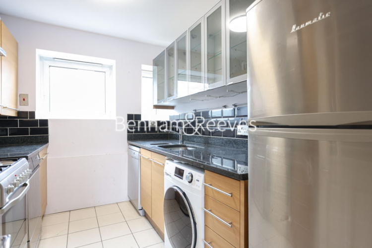 3 bedrooms flat to rent in Chelsea Manor Court, Chelsea Manor Street, SW3-image 2