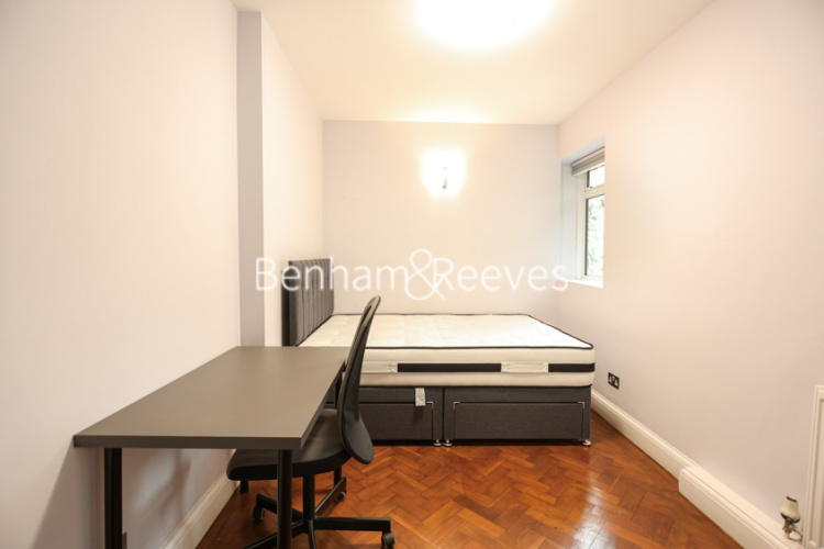 3 bedrooms flat to rent in Chelsea Manor Court, Chelsea Manor Street, SW3-image 8