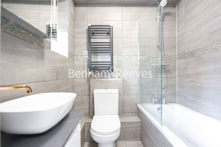 3  bedrooms flat to rent in Chelsea Manor Court, Chelsea, SW3-image 9