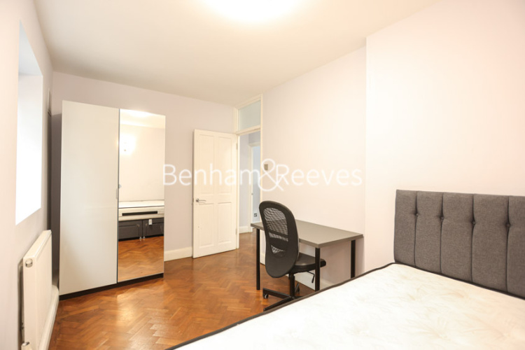 3 bedrooms flat to rent in Chelsea Manor Court, Chelsea Manor Street, SW3-image 13