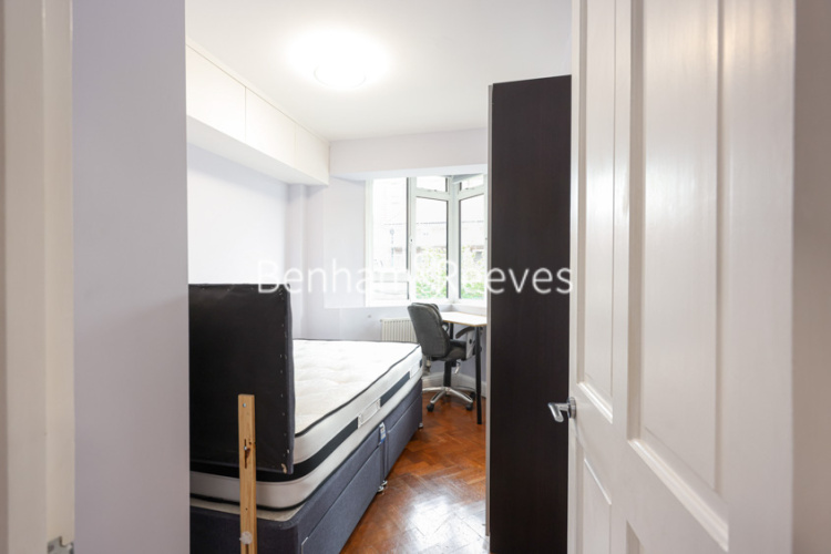 3  bedrooms flat to rent in Chelsea Manor Court, Chelsea, SW3-image 18