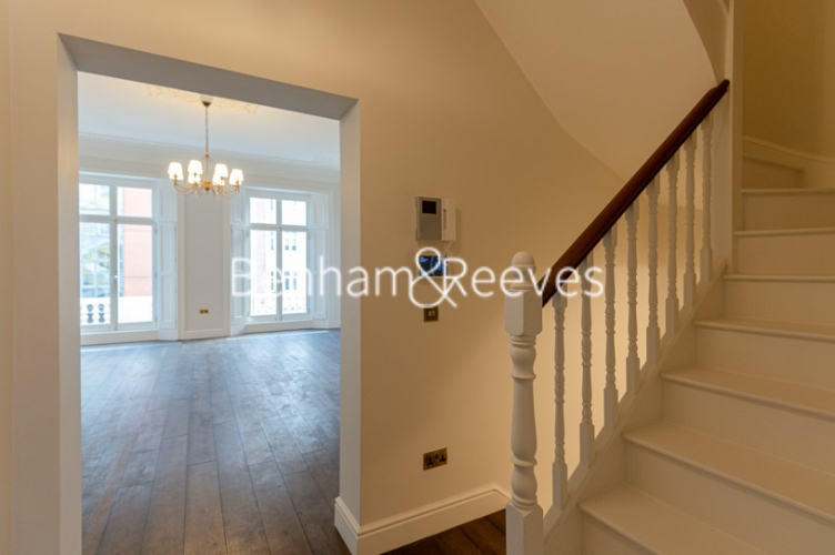 3 bedrooms flat to rent in Queensberry Place, Knightsbridge, SW7-image 17