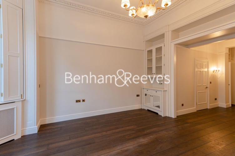 3 bedrooms flat to rent in Queensberry Place, Knightsbridge, SW7-image 19