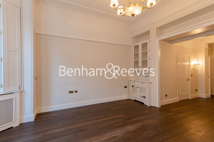 3  bedrooms flat to rent in Queensberry Place, Knightsbridge, SW7-image 19