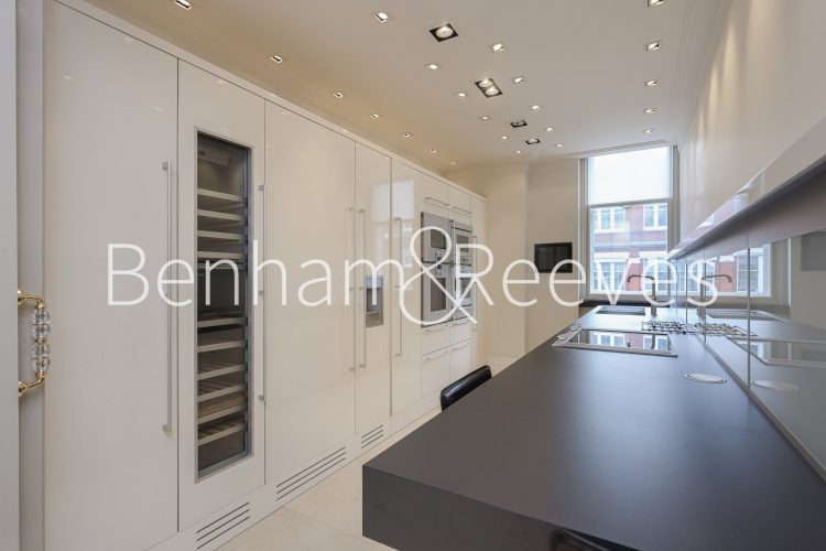 3  bedrooms flat to rent in Empire House, Thurloe Place, SW7-image 26