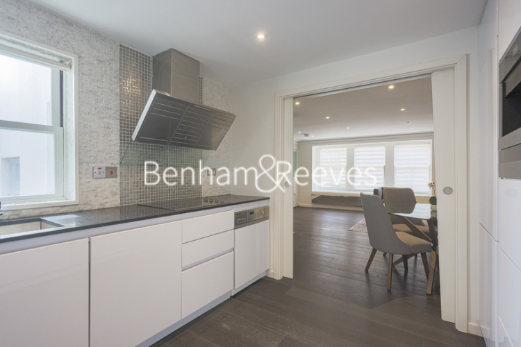 4  bedrooms house to rent in St. Catherine's Mews, Chelsea, SW3-image 3