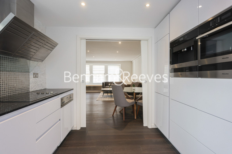 4  bedrooms house to rent in St. Catherine's Mews, Chelsea, SW3-image 8