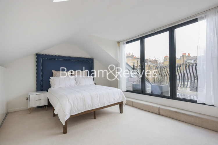 4  bedrooms house to rent in St. Catherine's Mews, Chelsea, SW3-image 13