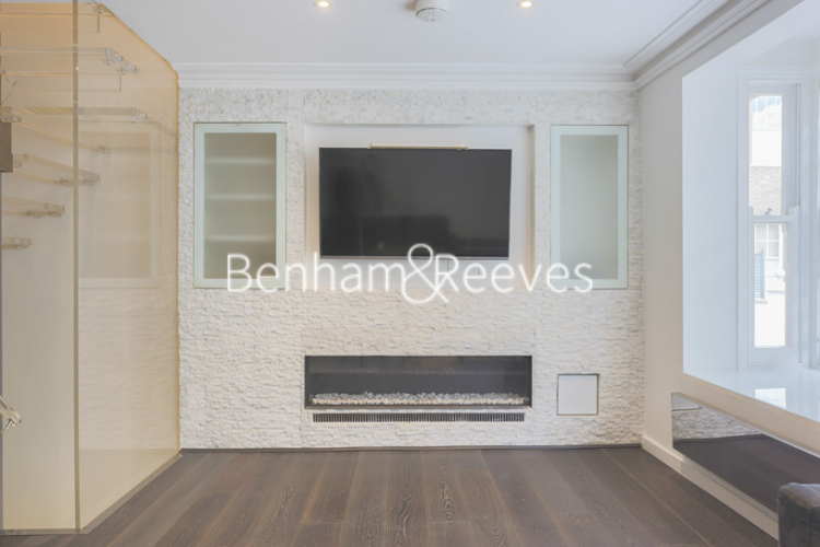 4  bedrooms house to rent in St. Catherine's Mews, Chelsea, SW3-image 17