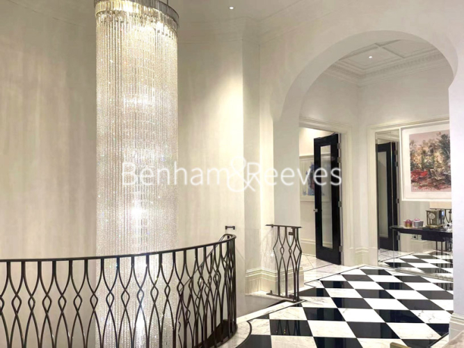 4  bedrooms flat to rent in Pont Street, Knightsbridge, SW1X-image 2