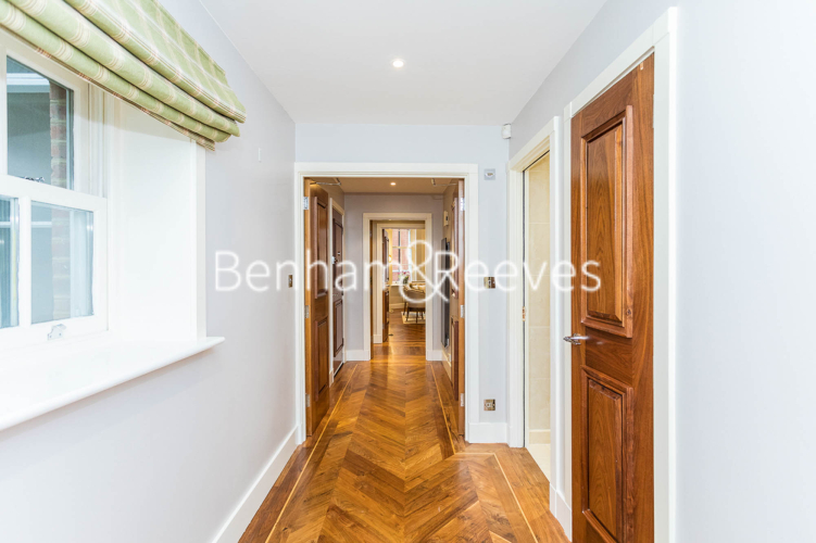 2 bedrooms flat to rent in Hans Crescent, Knightsbridge, SW1X-image 9