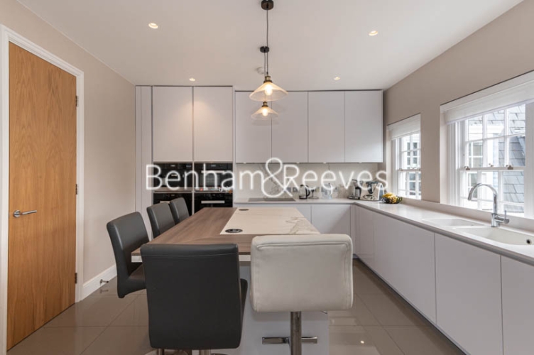 3 bedrooms flat to rent in The Manor, Davies Street, Mayfair, W1-image 2