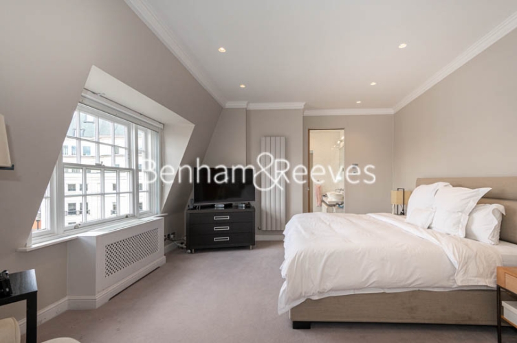 3 bedrooms flat to rent in The Manor, Davies Street, Mayfair, W1-image 3