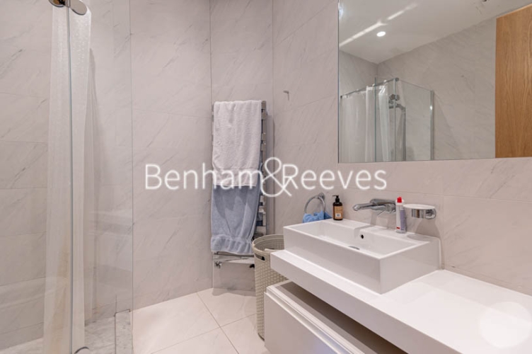 3 bedrooms flat to rent in The Manor, Davies Street, Mayfair, W1-image 4