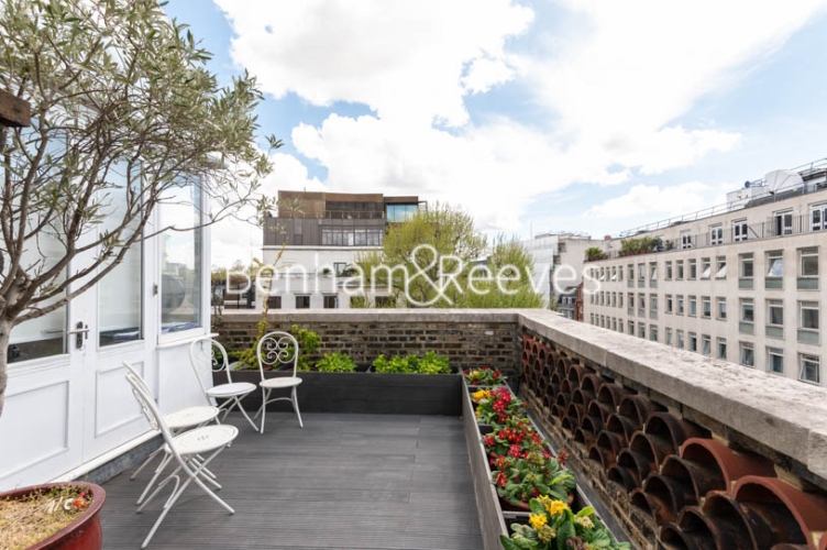 3 bedrooms flat to rent in The Manor, Davies Street, Mayfair, W1-image 5