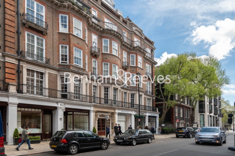 3 bedrooms flat to rent in The Manor, Davies Street, Mayfair, W1-image 6