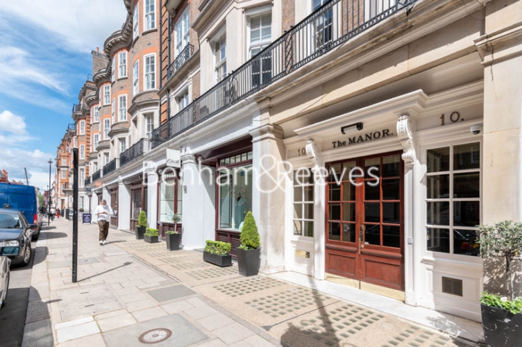 3 bedrooms flat to rent in The Manor, Davies Street, Mayfair, W1-image 12